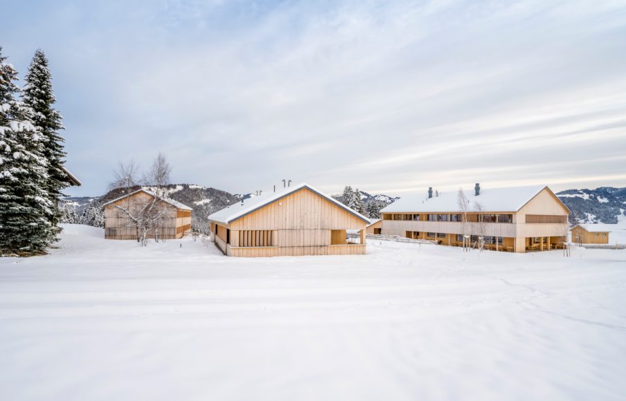 Außenansicht-Winter-Fuchsegg-Eco-Lodge-2