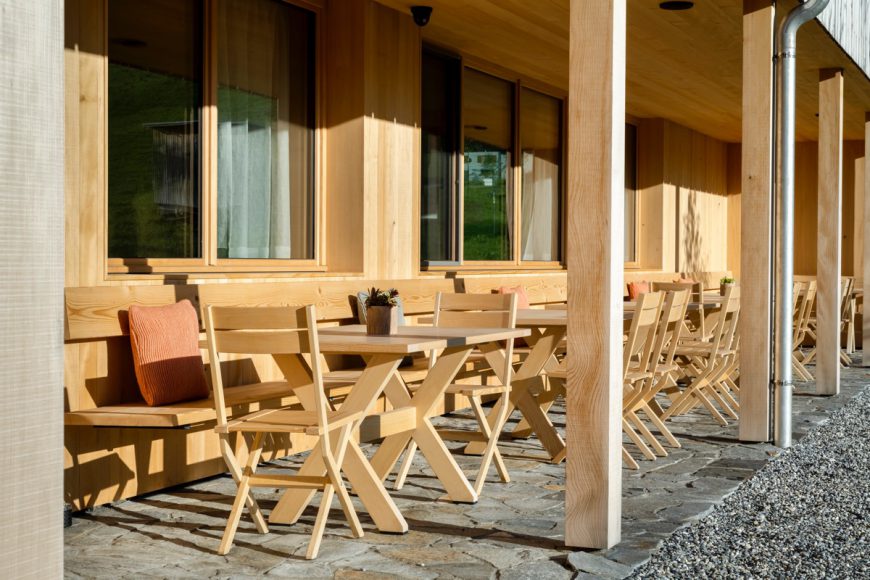 Gasthaus-Außenbereich-Fuchsegg-Eco-Lodge